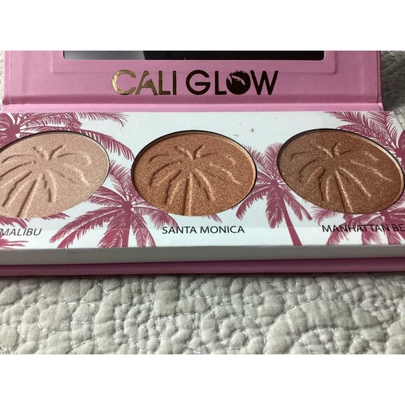 Beauty Creations Cali Glow Highlighter Palette w/Mirror*Malibu*Monica*Beach*NWB - Picture 2 of 4
